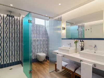 a bathroom with a sink and a mirror at H10 Itaca in Barcelona