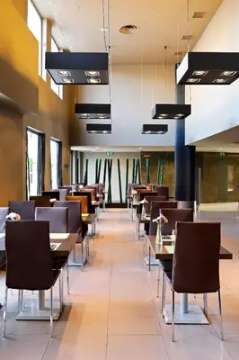 a dining room with tables and chairs at Hotel Alimara in Barcelona