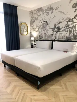 a bedroom with a large bed in a room at Oriente Atiram Hotel in Barcelona