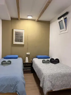 two beds sitting next to each other in a room at Alojamiento con encanto en planta superior ideal para trabajo y escapadas familiares en Montserrat in Esparreguera
