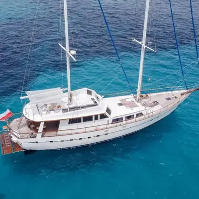 SPACIOUS YACHT HOTEL BARCELONA CITY CENTER 5 CABINs