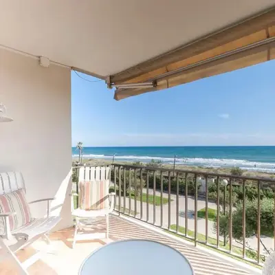 LETS HOLIDAYS Beach front apartment in Gavà Mar