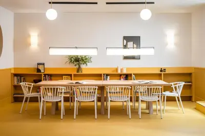 a dining room with a table and chairs at BYPILLOW Mothern in Barcelona