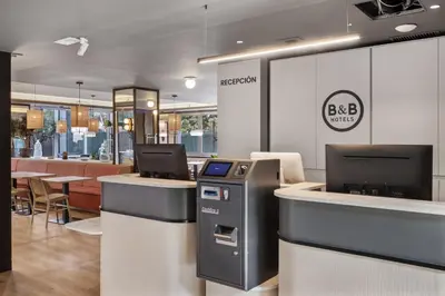 a restaurant with a cash counter and a cash register at B&B HOTEL Barcelona Mollet Porta de Gallecs in Mollet del Vallès