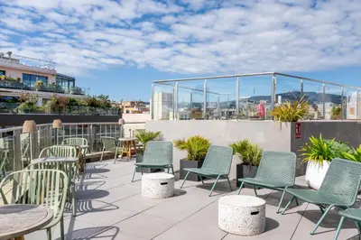 a patio with chairs and tables on a roof at Gran Hotel Havana 4Sup by Escampa Hotels in Barcelona