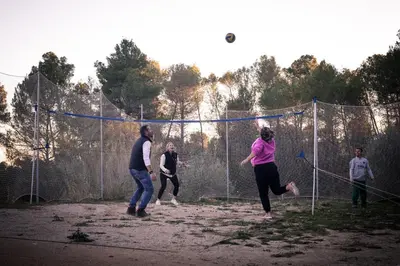 a group of people standing around a batting cage at VILLA CHETRUS Casa en plena naturaleza in Rubí