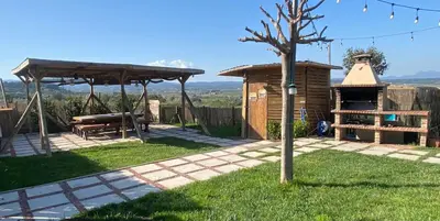 a garden with a picnic table and a shed at Cal Castlà in La Granada