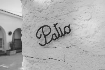 a wall with the word raisin written on it at Casa con encanto in Corbera de Llobregat