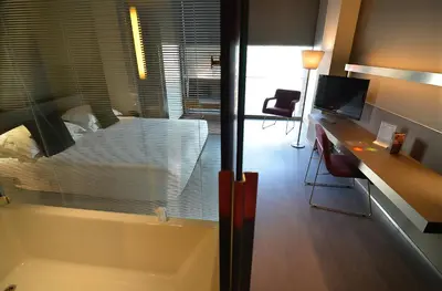 a room with a tub and a desk and a chair at Hotel Soho in Barcelona