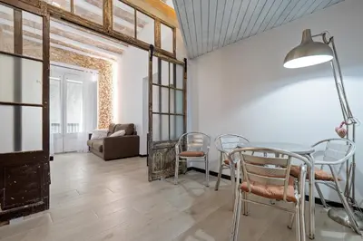 a dining room with a table and chairs at Hauzify I Novavila Centre Rooms in Vilanova i la Geltrú