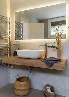a bathroom with a sink and a mirror at Canela Homes COSTA CASA AILA in Castelldefels