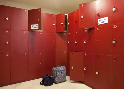a locker room with red lockers and a suitcase at Residència Erasmus Gracia in Barcelona