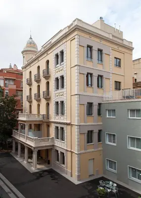 an apartment building with a balcony in a city at Residència Erasmus Gracia in Barcelona