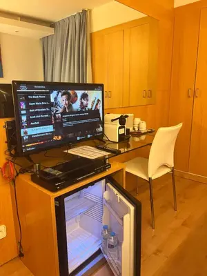 a desk with a computer on top of it at Platjador in Sitges