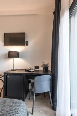 a desk with a chair in a room at Hotel Paseo de Gracia in Barcelona