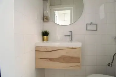 a bathroom with a sink and a mirror at Paseo de gracia gran vía de les corts catalanes in Barcelona