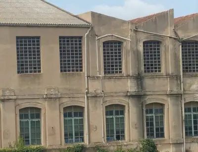 an old building with a bunch of windows at CAM Maresme 1 apartamento Barcelona y playa in Masnou