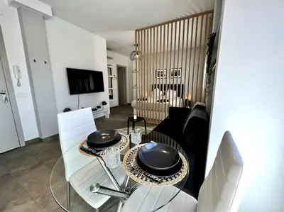 a living room with a glass table with hats on it at Loft moderno en buena ubicación in Terrassa