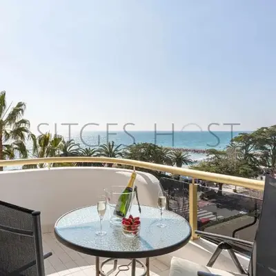 Sitges ARENA - dos piscinas frente al mar
