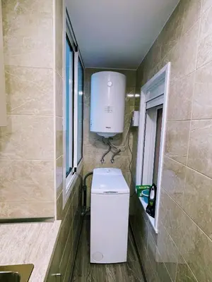 a bathroom with a washer and dryer in a room at Magnifico Apartamento Barca 4 in Sant Adria de Besos