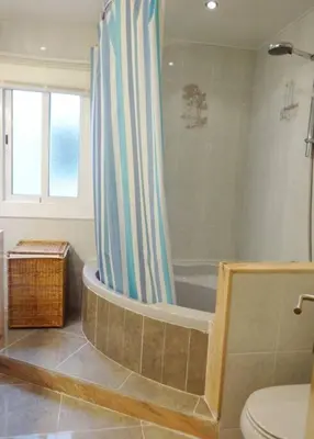 a bathroom with a shower and a tub and a toilet at MODERNO APARTAMENTO EN EL CENTRO in Vilanova i la Geltrú