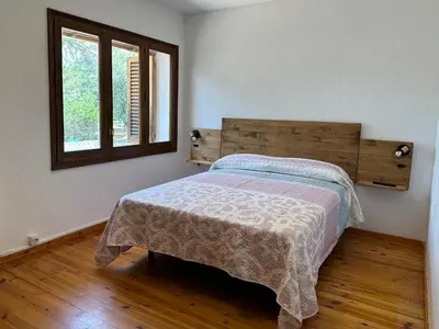 a bedroom with a bed and a window at Casa L'Avi in Palau-Solità i Plegamans