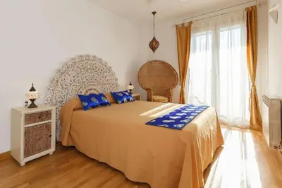 a bedroom with a large bed with blue pillows at Excelente ubicación en Vilafranca del Penedes in Vilafranca del Penedès